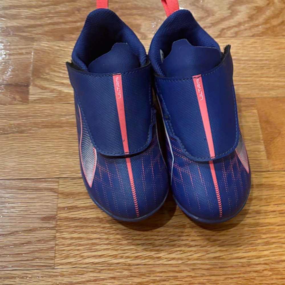 Puma Kids Soccer shoes in Navy and Pink